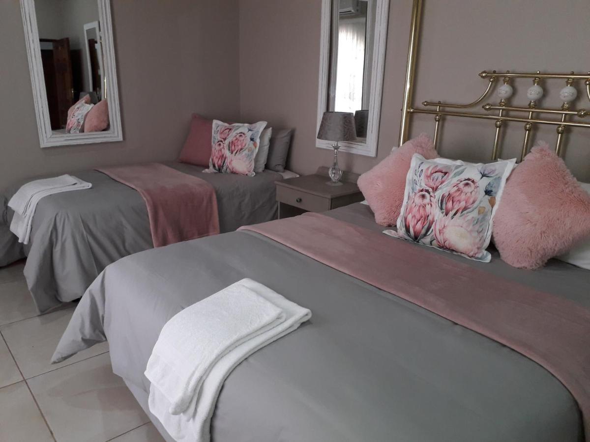 Tuscany Vryburg Buitenkant foto