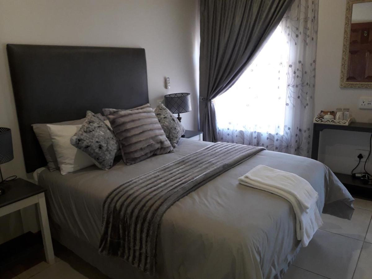 Tuscany Vryburg Buitenkant foto