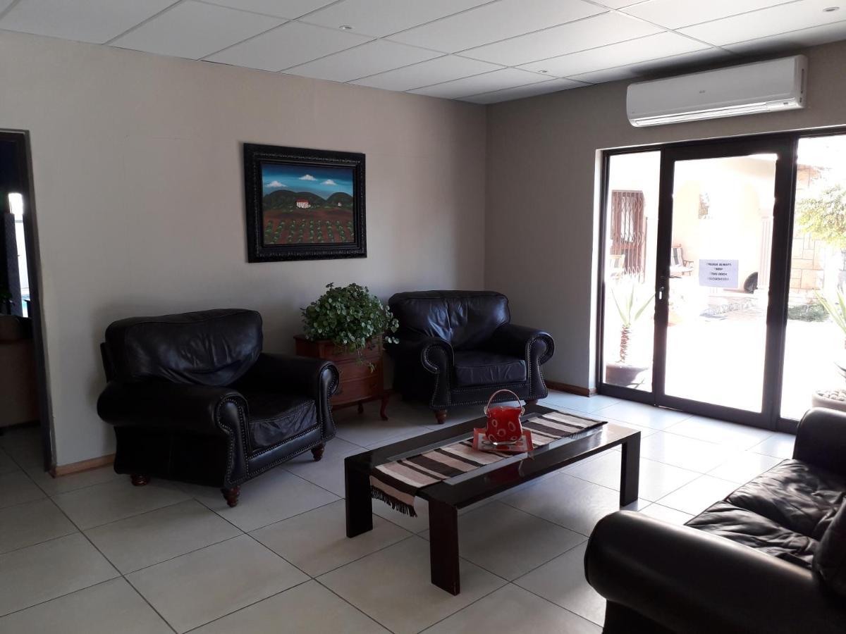 Tuscany Vryburg Buitenkant foto