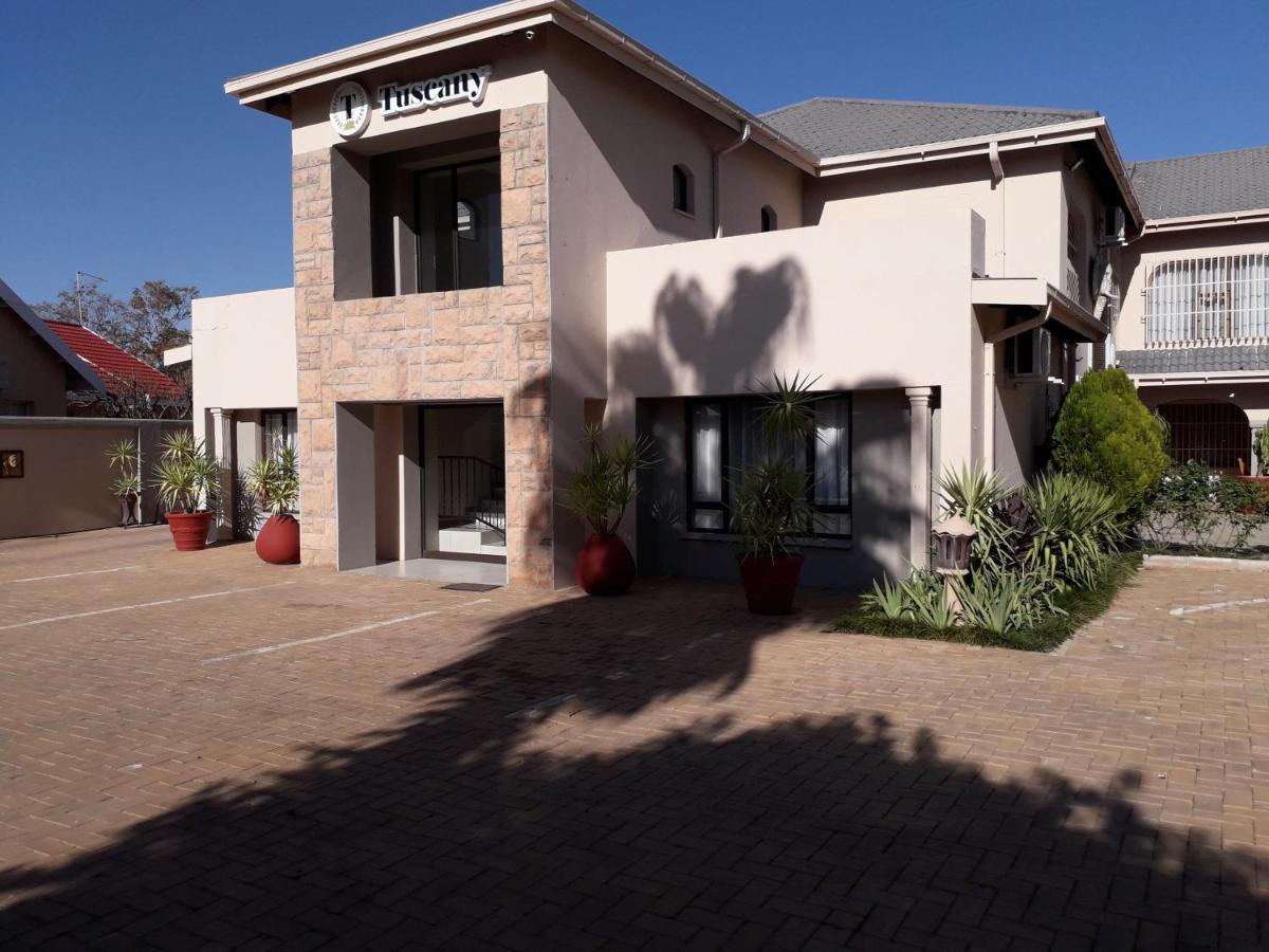 Tuscany Vryburg Buitenkant foto