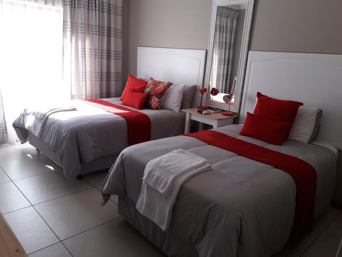 Tuscany Vryburg Buitenkant foto