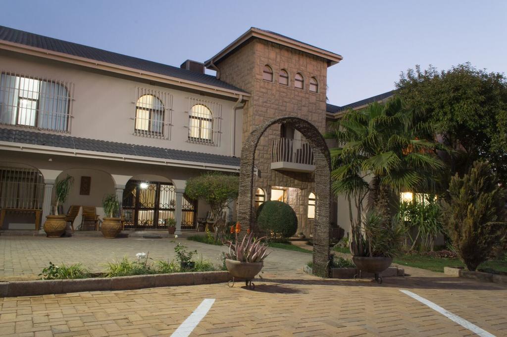 Tuscany Vryburg Buitenkant foto