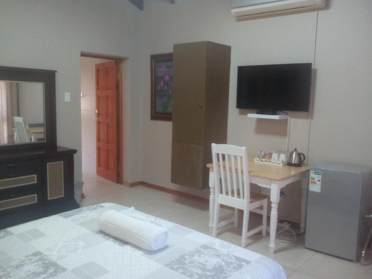 Tuscany Vryburg Buitenkant foto
