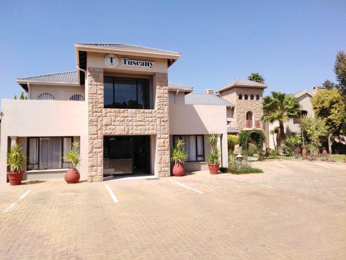 Tuscany Vryburg Buitenkant foto