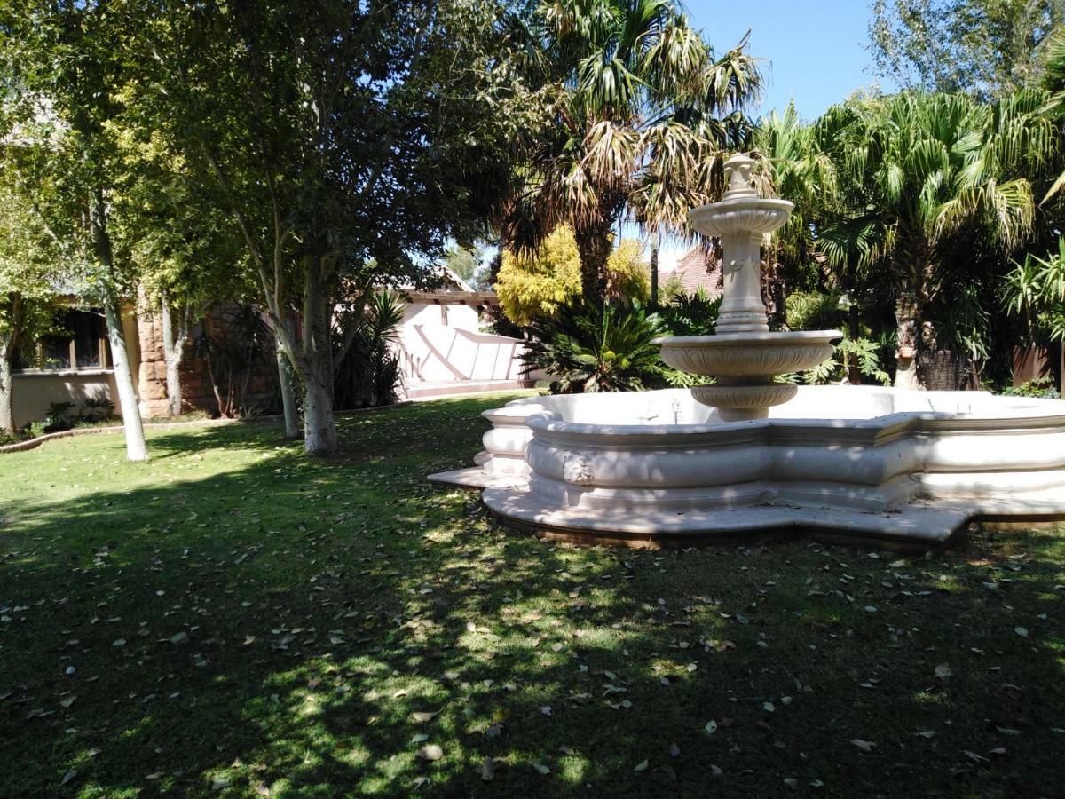 Tuscany Vryburg Buitenkant foto
