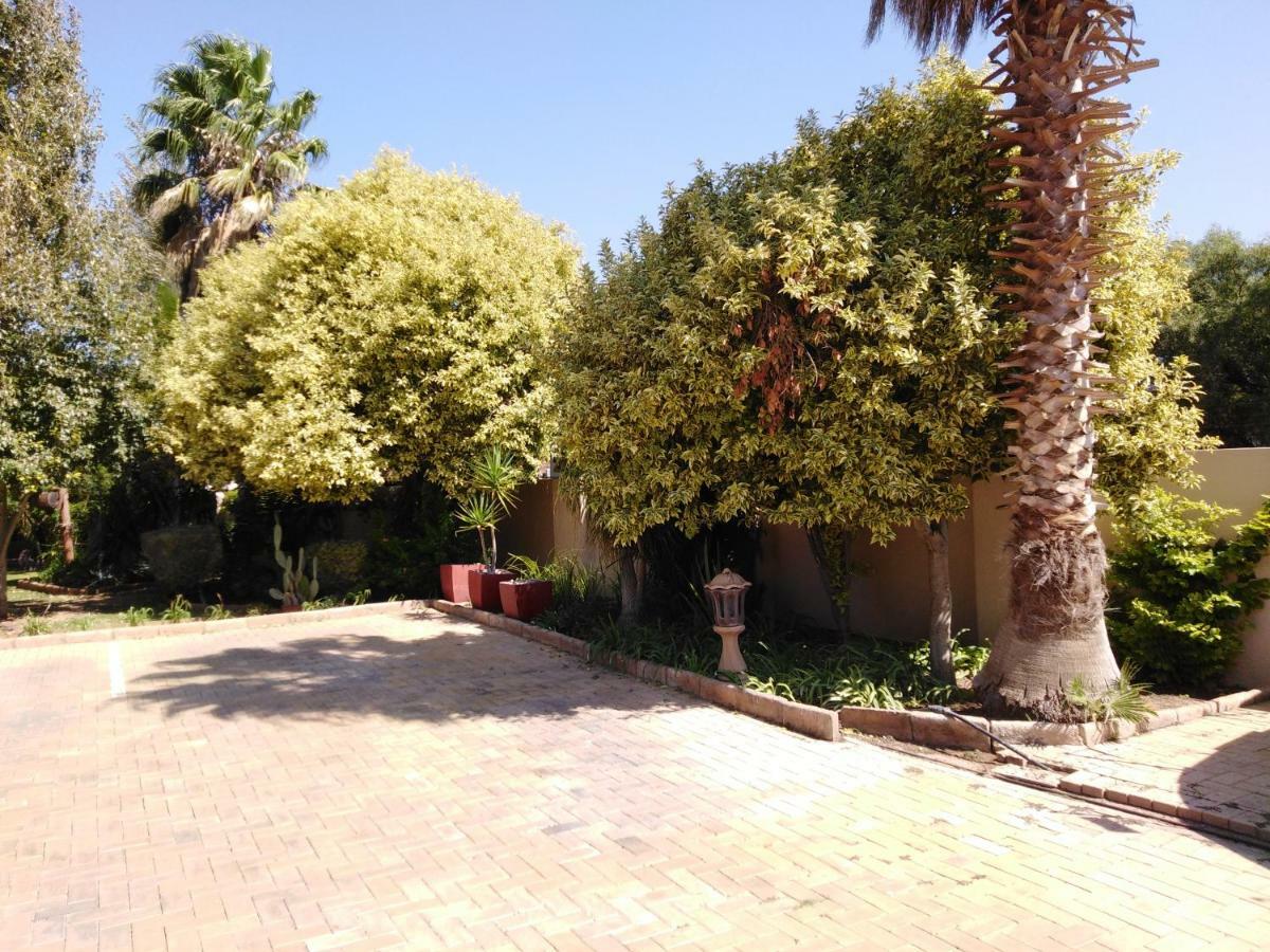 Tuscany Vryburg Buitenkant foto