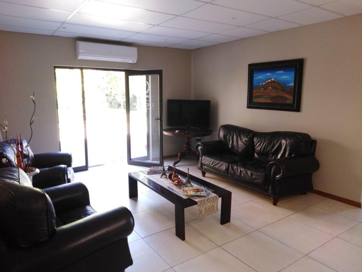 Tuscany Vryburg Buitenkant foto